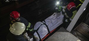 У Києві пасажир впав під поїзд метро: закрили три станції