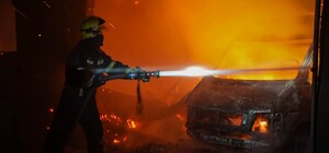 Пожар на складе в Одессе: возгорание гасили почти полсотни человек
