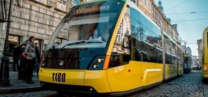 У Львові чоловік ліг під колеса трамвая і загинув 