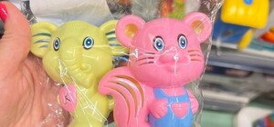 В Одессе импортировали и поставляли опасные игрушки для младенцев
