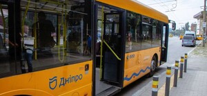 Стало відомо як у Дніпрі працюватиме громадський транспорт на поминальні дні