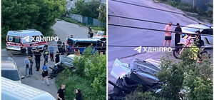 У передмісті Дніпра водій Tesla втік з місця ДТП, залишивши травмованого пасажира