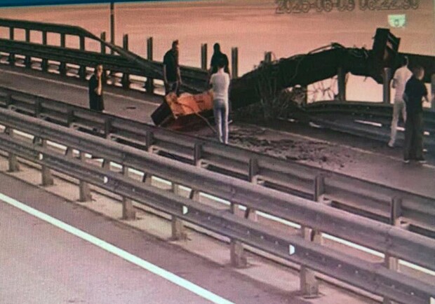 СБУ втретє вразила Кримський міст — цього разу під водою. Фото: СБУ