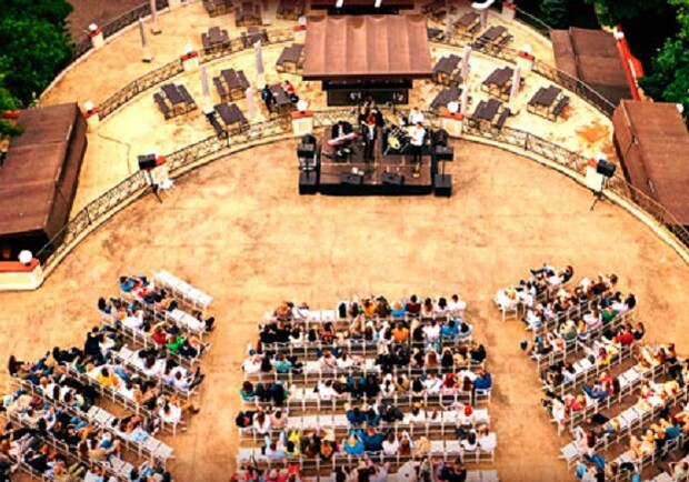 Джазовий Sting на даху - фото