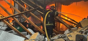 Оккупанты ударили ракетой по предприятию в Чугуеве: фото