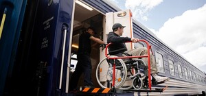 Укрзалізниця презентує перший безбар’єрний вагон для груп пасажирів на колісному кріслі