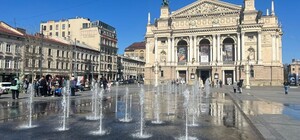 Фонтан біля Оперного театру зупинили на профілактичні ремонтні роботи