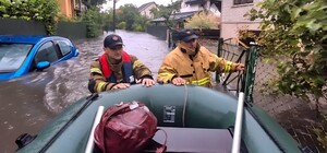 Через сильні зливи і вихід річок із берегів затопило Львів: фото і відео