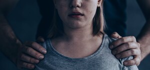 В Кривом Роге мужчина развращал несовершеннолетнюю соседку и снимал на видео