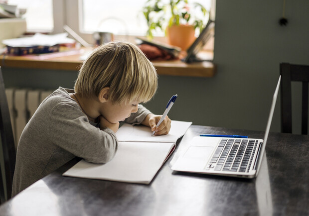 МОН оновило правила дистанційки: як навчатимуться діти і що буде з вчителями -