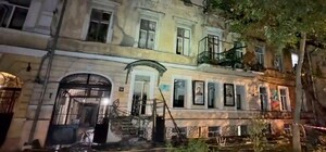 В Одессе восстанавливают после обстрела дом на улице Пастера