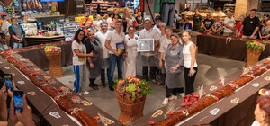 В Днепре испекли самый длинный штрудель Украины: десерт длиной почти 27 метров вошел в Национальный реестр рекордов