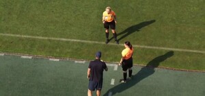 Арбитрина показала желтую карточку за русский язык на матче чемпионата Украины среди женщин