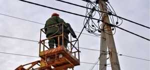 В Одеському районі відновлюють електропостачання після атаки: енергетики працюють цілодобово