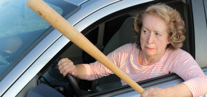 Отримай відповідь: чи можна в Україні возити в багажнику биту чи дубинку