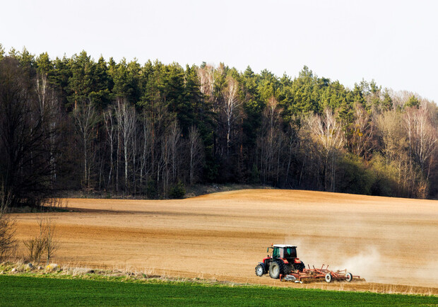 Чим навісний плуг кращий за причіпний для міні-трактора - фото