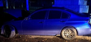 В центре Харькова BMW влетел в памятник: четверо пострадавших