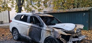 Підпал автівок на Черемушках в Одесі: поліцейські затримали винного