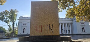 В Одесі забили пам’ятник Пушкіну на Біржовій площі: готують до демонтажу