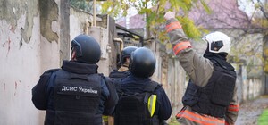 В результате утренней атаки на Одессу поврежден жилой дом и произошел пожар