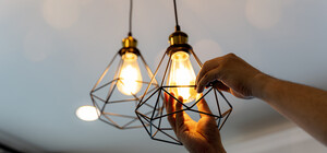 В Запорожьеоблэнерго объяснили, почему после включения света не следует включать все приборы сразу