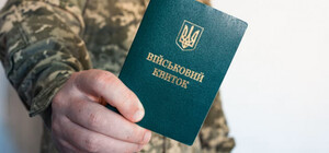 Вибух у ТЦК в Одесі: вибухівка була в речах загиблого, постраждав військовий