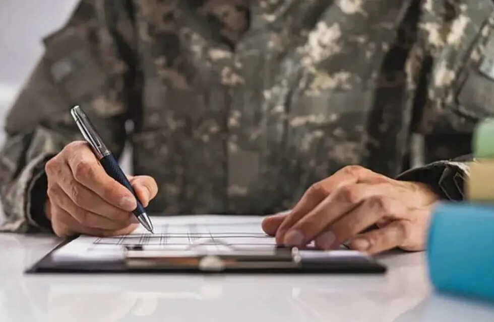 Как должна выглядеть законная процедура вручения повестки 