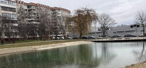 Озеро на вулиці Панча у Львові наповнюють водою зі свердловини 