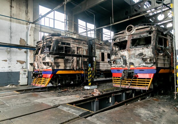 В Фастове уничтожили депо и вокзал: российский удар повредил 27 вагонов пригородных поездов -