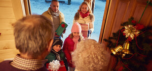 Когда колядовать, щедровать и посевать в 2025 году: примеры стихов