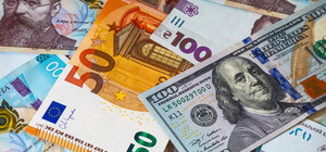 В Украине подешевела валюта: какой курс доллара и евро 26 декабря предлагают банки и обменники