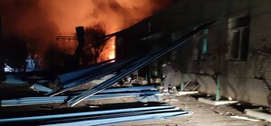 Ночной обстрел юга Одесчины: россияне ударили по энергообъекту и админзданию