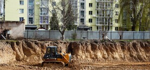 В Гостомеле начали восстановление: что будет со стеной, где граффити Бэнкси