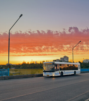 Как будет курсировать транспорт на кладбища в Запорожье в поминальные дни: расписание и маршруты