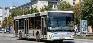 У Запоріжжі на поминальні дні збільшили транспорт: як курсуватимуть автобуси, трамваї і тролейбуси