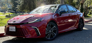 Бензинової Camry більше немає: Toyota перевела седан на гібрид