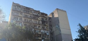 Массированная атака РФ на Киев: погибли 15 человек, под завалами складского помещения спасли охранника