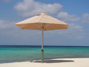 Платные пляжи исчезнут, но за зонтики и шезлоны придется платить.
Фото www.sxc.hu