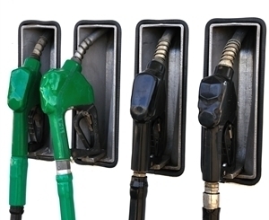 Литр бензина в Киеве уже стоит дороже килограмма огурцов. Фото с сайта www.sxc.hu.