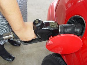 Заправиться бензином стало немного дешевле.
Фото www.sxc.hu