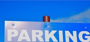 Лжепарковки в Киеве – с водителей берут по 10 гривен за 