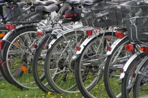 Жителям района не только подарят велопарковки, но и предложат выбрать их будущее месторасположение. www.sxc.hu.