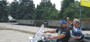 Василий Вирастюк прокатил мэра на байке