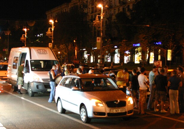ДТП произошло вечером на Крещатике.
Фото Александра Федченко.