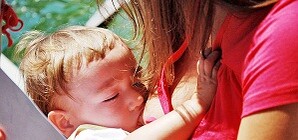 Полсотни одесситок обнажили грудь в центре города