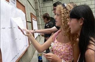 Сегодня ВУЗы вывесят списки зачисленных студентов. Фото с сайта osvita.com 