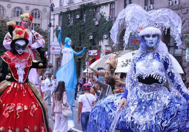На Крещатике устроили настоящий карнавал. Фото Игоря Кулика