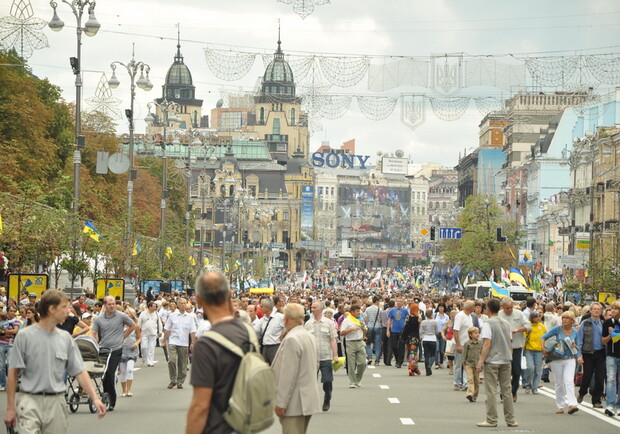 Многие киевляне и гости столицы отмечали День Независимости в самом сердце Киева - на  Крещатике. Фото автора