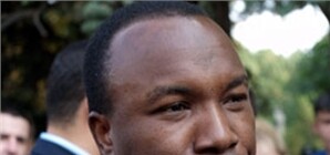 У пастора Аделаджи, требующего переводчика, пятерка по русскому в дипломе