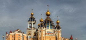 ВИП-жители Оболонских липок рассказывают молодым батюшкам о ссорах с детьми и женами